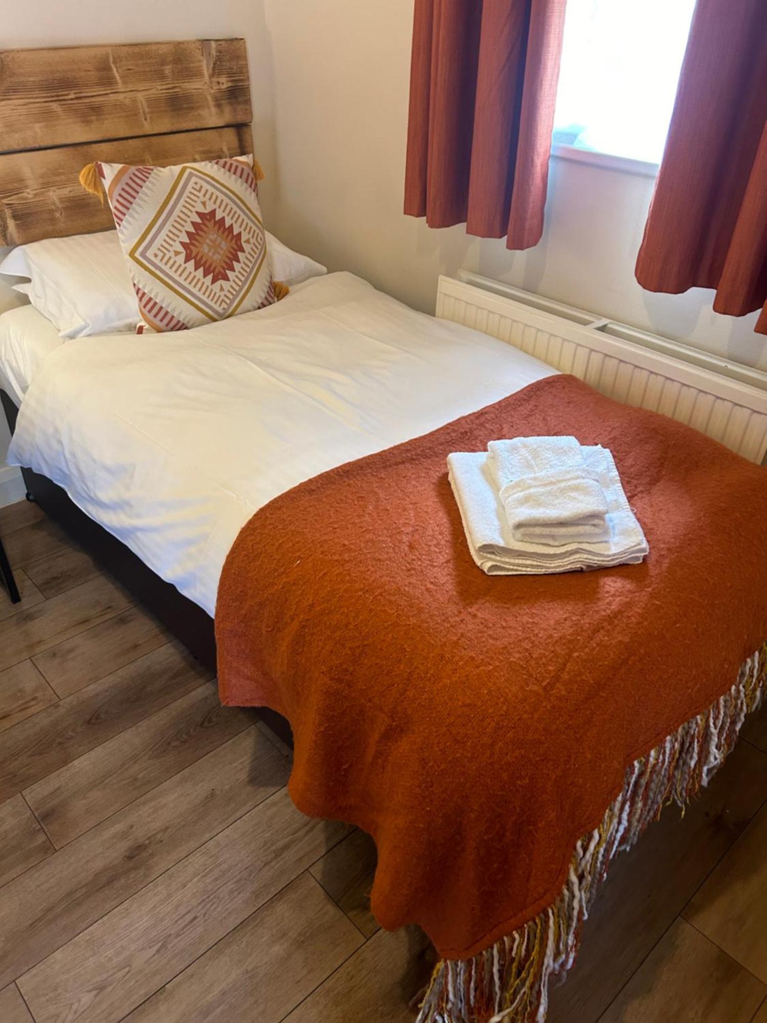 The Wheatsheaf Bramley Surrey 호텔 외부 사진