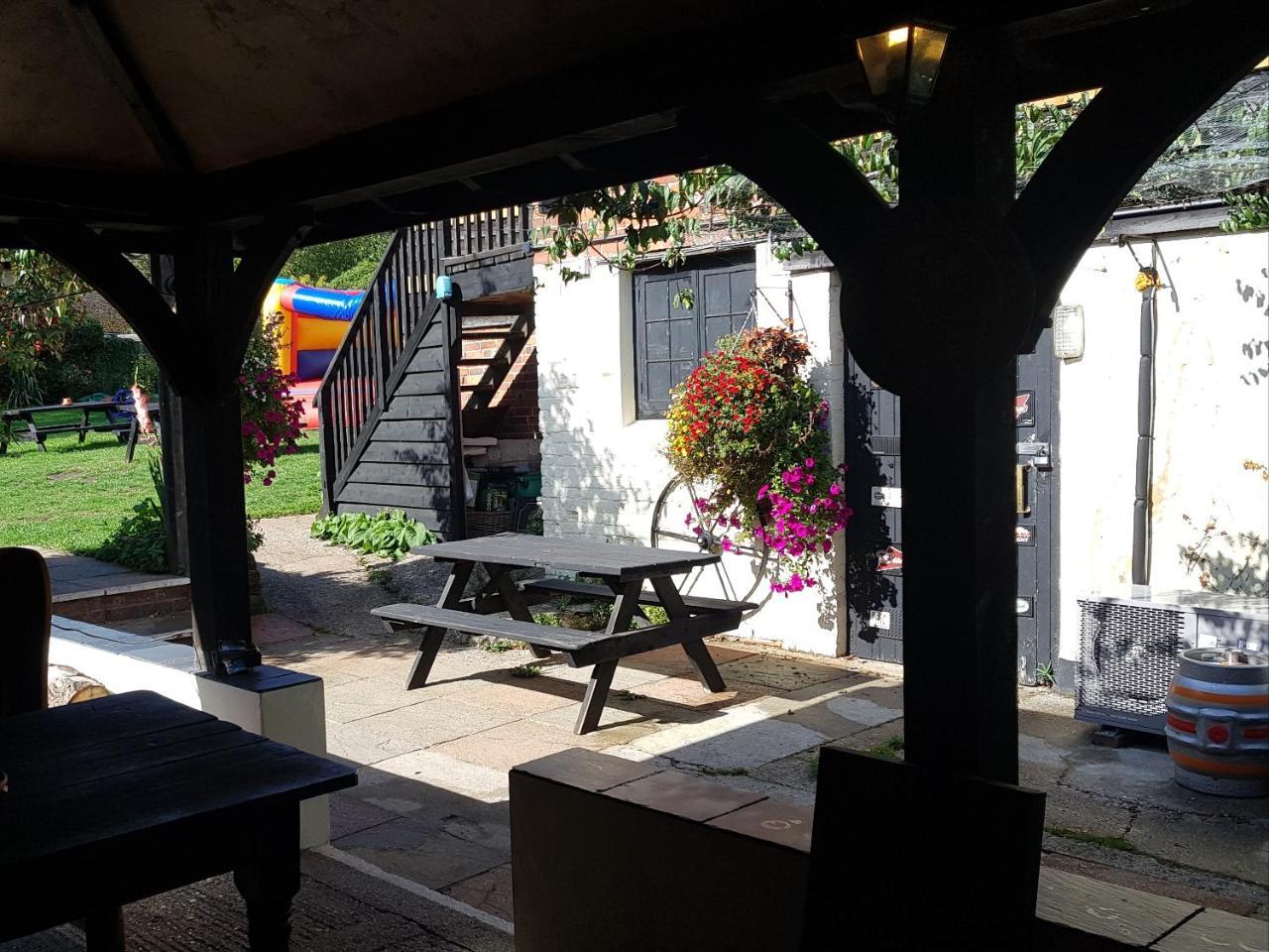 The Wheatsheaf Bramley Surrey 호텔 외부 사진